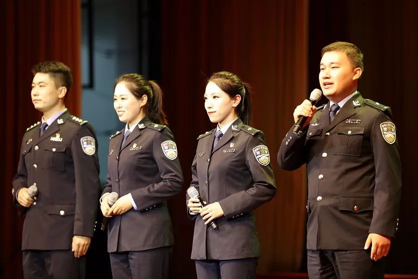 包含休斯敦火箭内部会议纪要流出——今夜队长鼓劲,意甲使命明确,心理建设被强调的词条 包含休斯敦火箭内部会议纪要流出——今夜队长鼓劲,意甲使命明确,心理建设被强调的词条