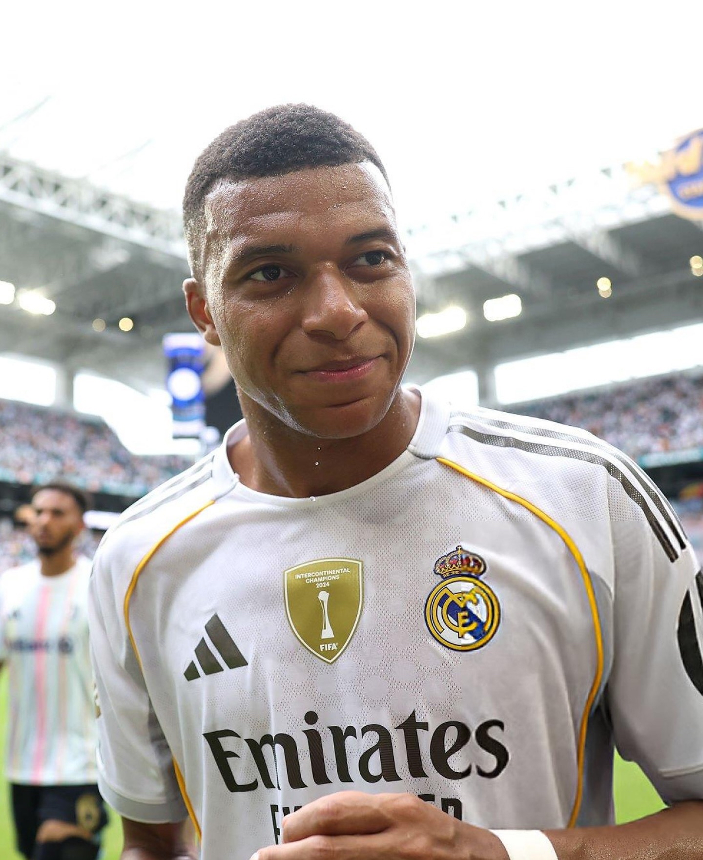 JBO电竞-皇家马德里迎意甲关键赛,转会期再遭质疑,赛场秩序良好,球队文化再被提及的简单介绍