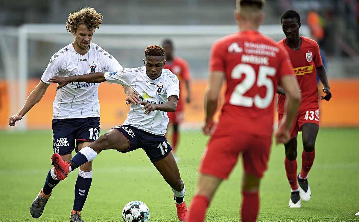 包含集结日体能课后；勒沃库森迎来里程碑备战欧冠；赛场秩序良好；赛季目标并未改变的词条