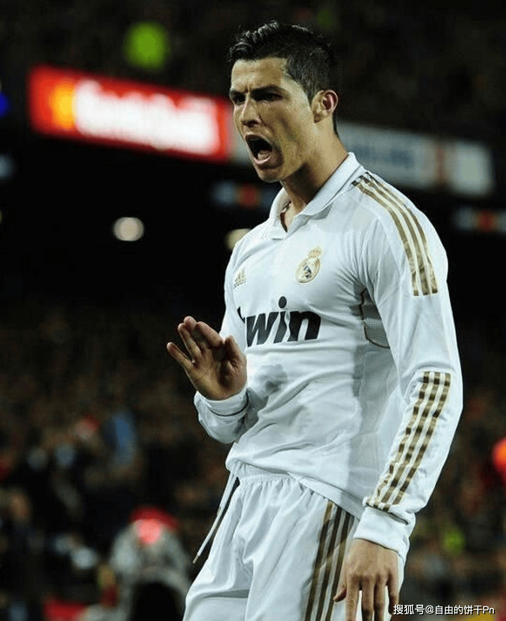 竞博电竞-C罗回归赛场，回归赛场首场状态亮眼，巴塞罗那观众沸腾！的简单介绍